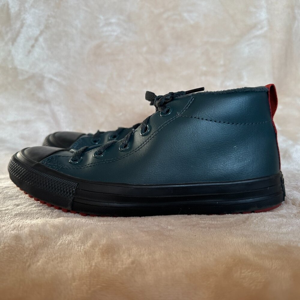 Converse Chuck Taylor All Star Street Mid Leather Sneakers Boys Size 3 Box Incl